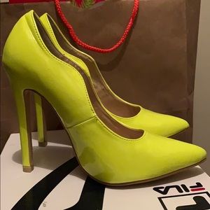 Lime pumps size 8